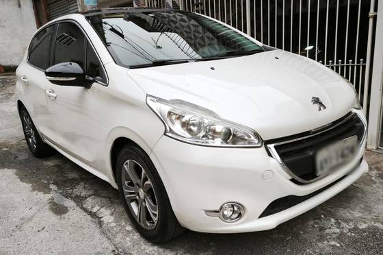 PEUGEOT 208 1.6 GRIFFE 16V FLEX 4P AUTOMÁTICO